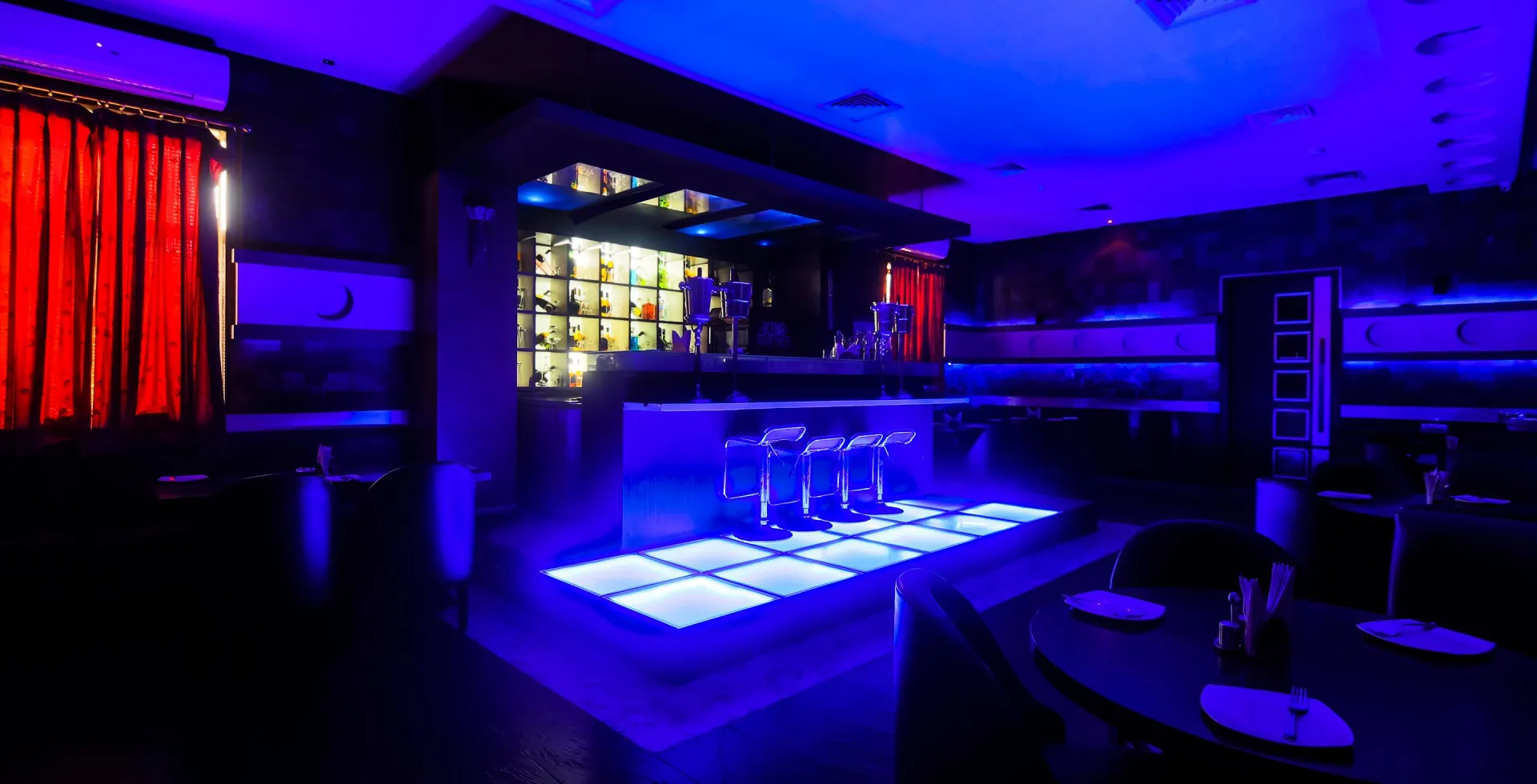 Drinks & vibes- Your night starts here